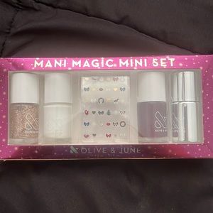 Olive & June mini nail polish set